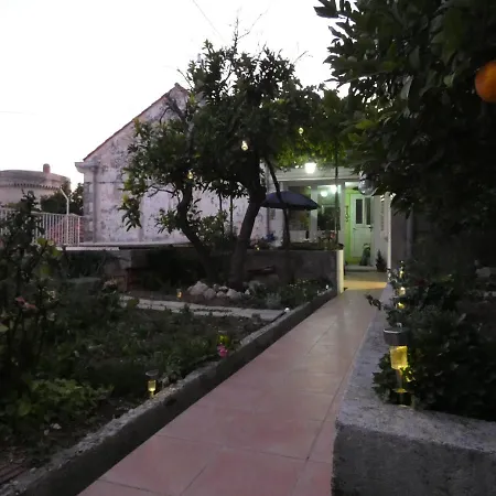 Nespola Apartman *